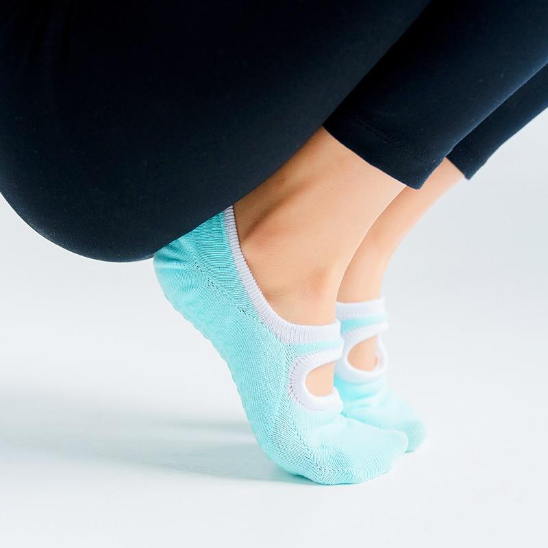 https://chakragalaxy.com/wp-content/uploads/2023/02/breathable-big-size-women-silicone-non-slip-yoga-pilates-socks-955798.jpg
