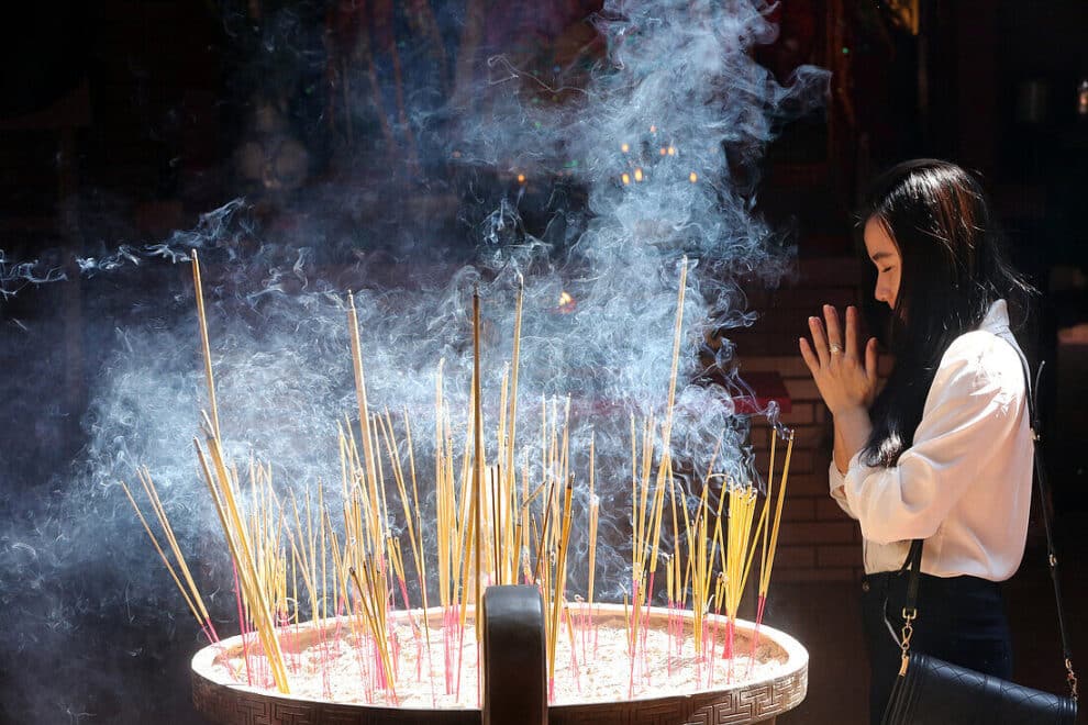 The Complete Guide to Incense and its Spiritual Benefits