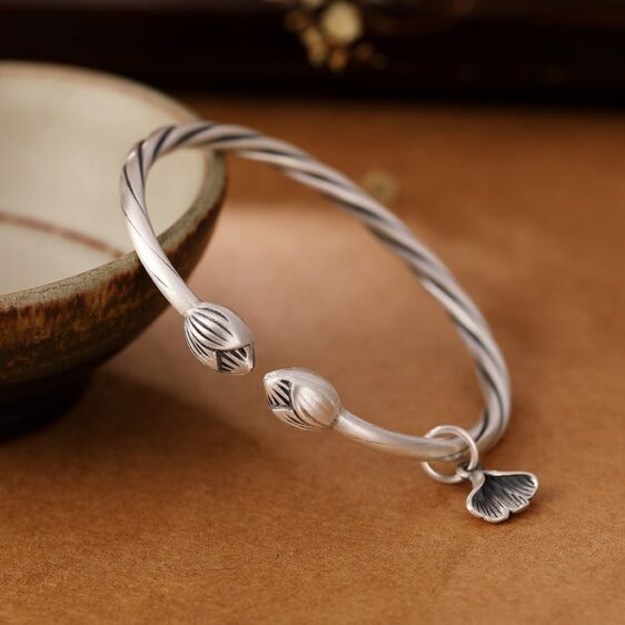 Beautiful Silver Bell-Shaped Leaf Women's Lotus Flower Bracelet